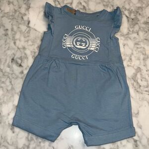 GUCCI BABY BLUE LOGO SHORTIE 3/6M